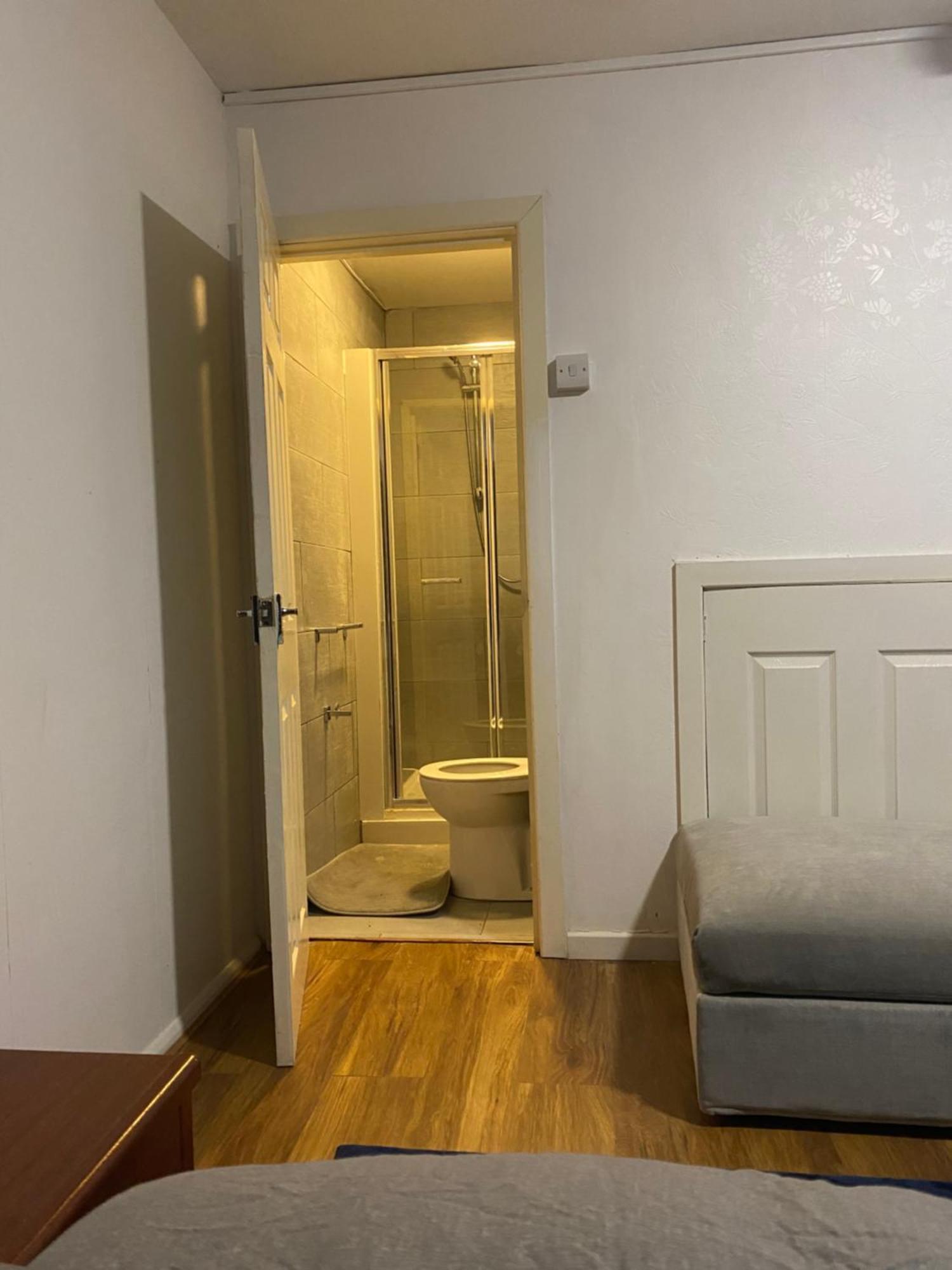 Double En-Suite Rooms Nevendon 외부 사진